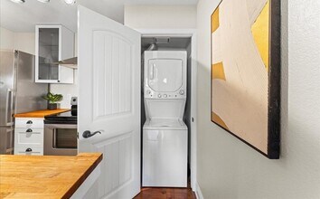 Building Photo - 120 Reflections Dr