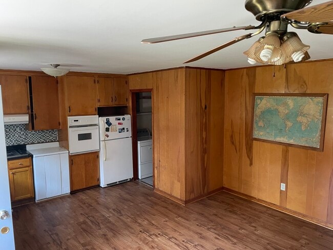 Building Photo - 403 Marlington St