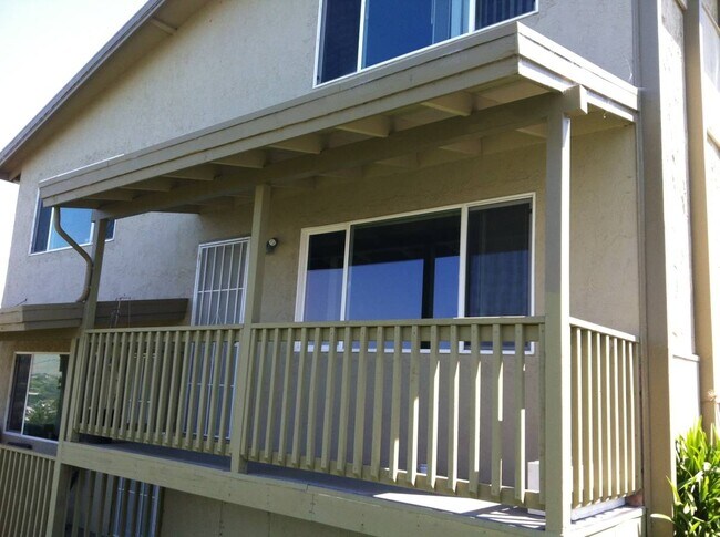 Building Photo - 142 Harrier Ave