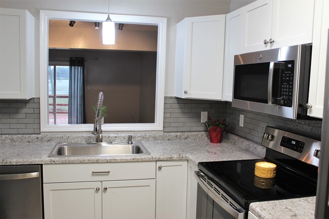 Building Photo - 1306 Hickory Grove Lane