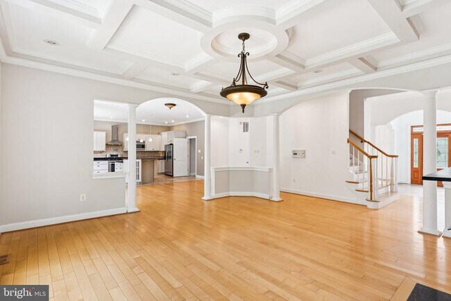 Building Photo - 6504 Divine St