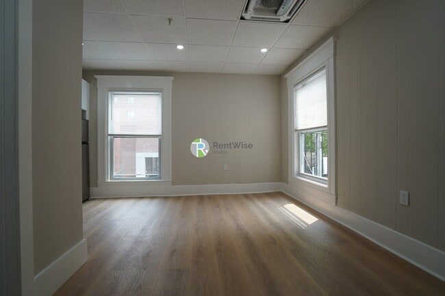 Building Photo - 142 Dorchester St
