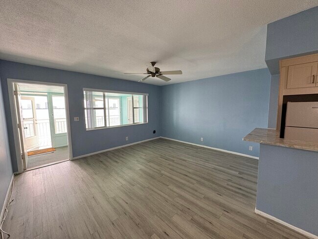 Foto del edificio - 100 Shore Ct