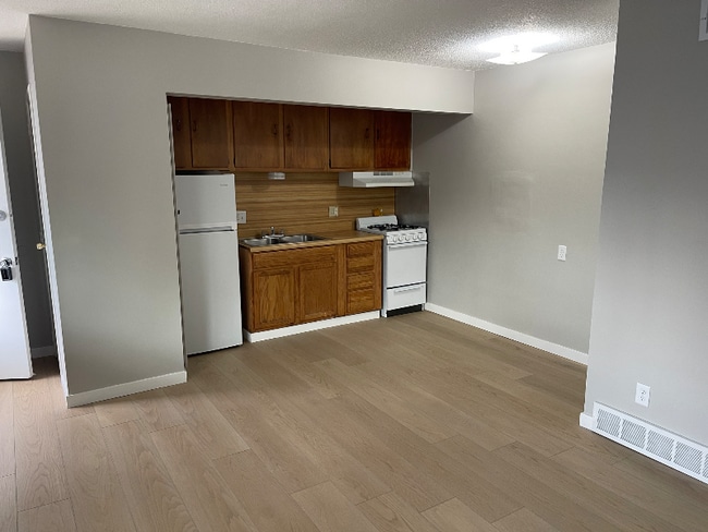 Building Photo - 1008 S 30th Ave