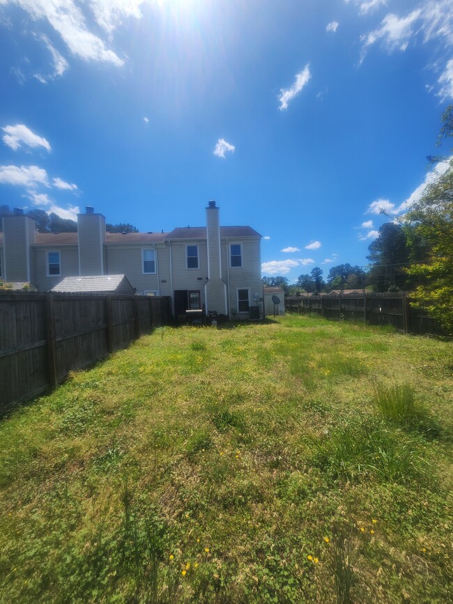 Building Photo - 5656 Picadilly Ln