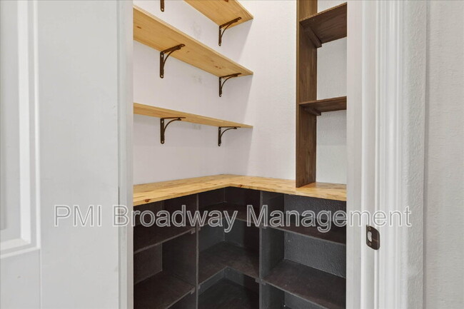 Building Photo - 1264 Black Oak Cir