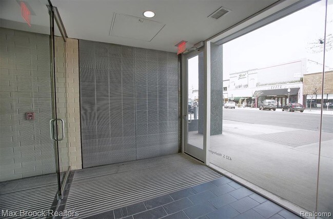 Building Photo - 432 S Washington Ave