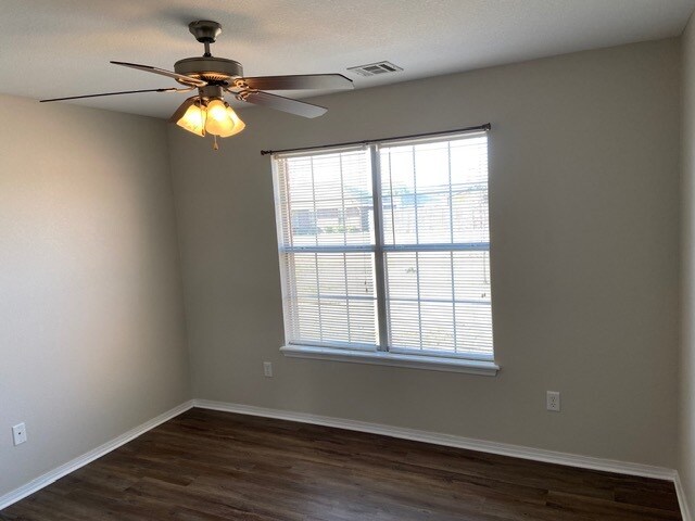 Foto del edificio - 520 Sun Meadow Dr