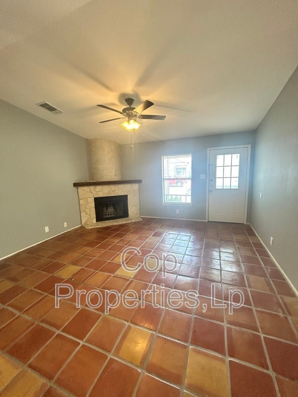 Building Photo - 6729 Hickory Springs Dr