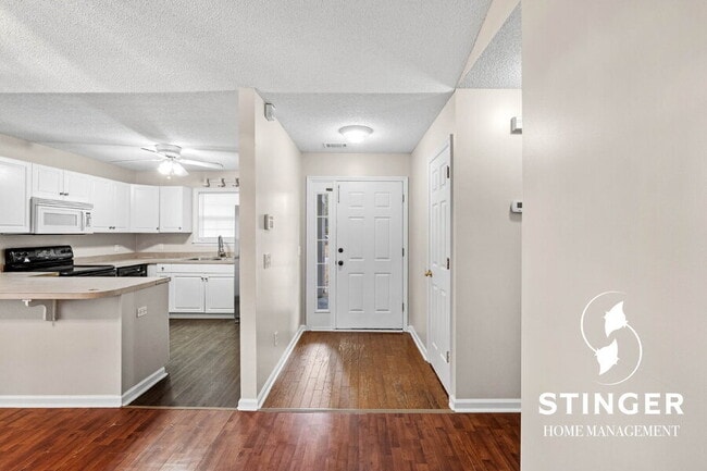 Building Photo - 15 Mary Elizabeth Dr