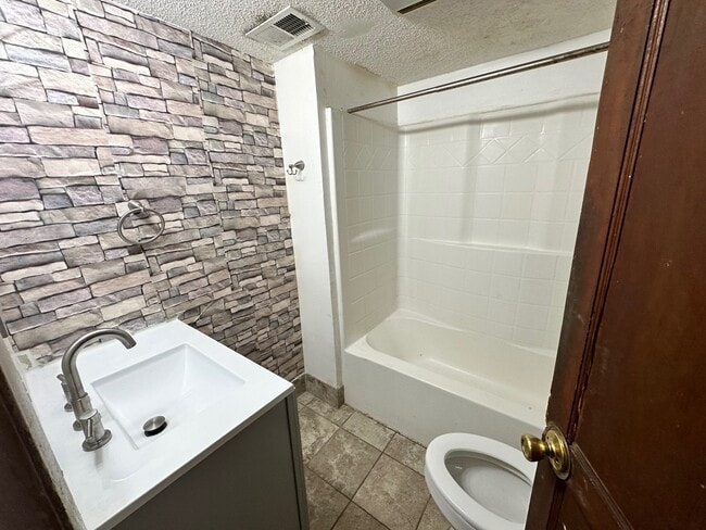 Building Photo - 1755 Ashville Rd