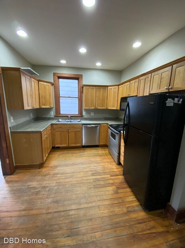 Building Photo - 4 br, 1.5 bath House - 901 W Main St.