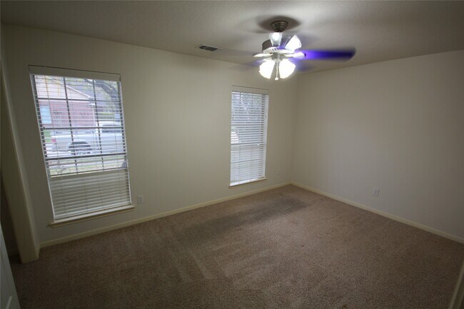 Building Photo - 19055 Village Maple Ct
