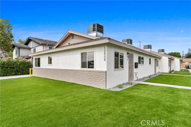 Foto principal - 12958 Yorba Ave