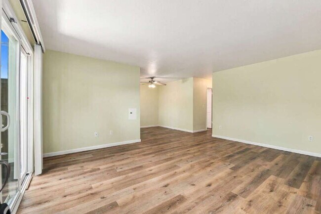 Foto del edificio - 6750 Beadnell Way