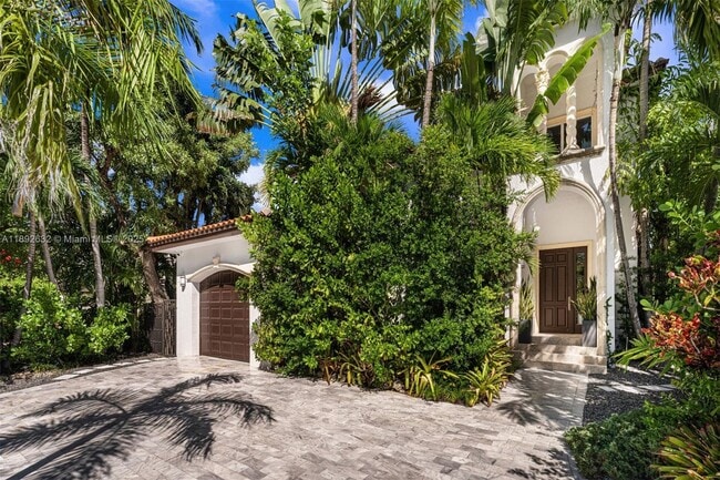 Foto del edificio - 2143 N Bay Rd