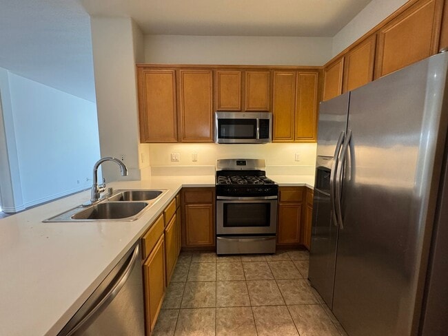 Building Photo - Beautiful 3 Bd/2Ba Spacious Home in Fuller...