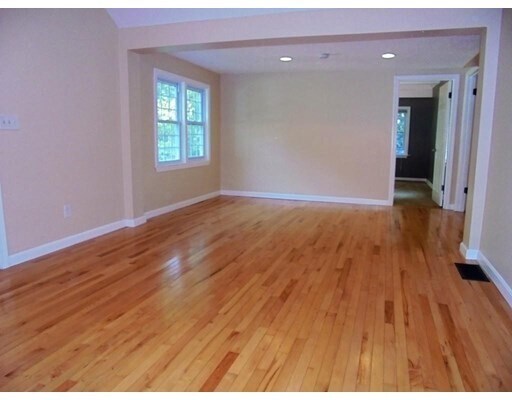Building Photo - 359 Mansfield St