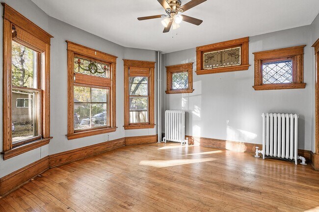 Building Photo - Beautiful 4BR 2 Bath House Available Early...