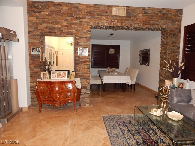 Foto del edificio - 2465 Bench Reef Pl