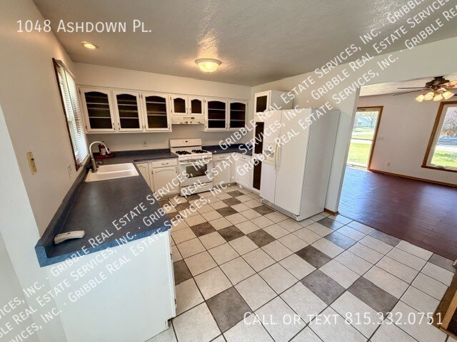 Foto del edificio - 1048 Ashdown Pl