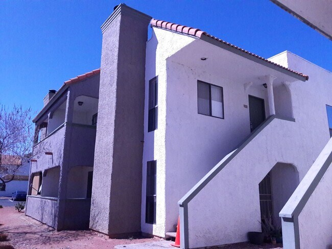 Foto del edificio - 1412 Bass Dr
