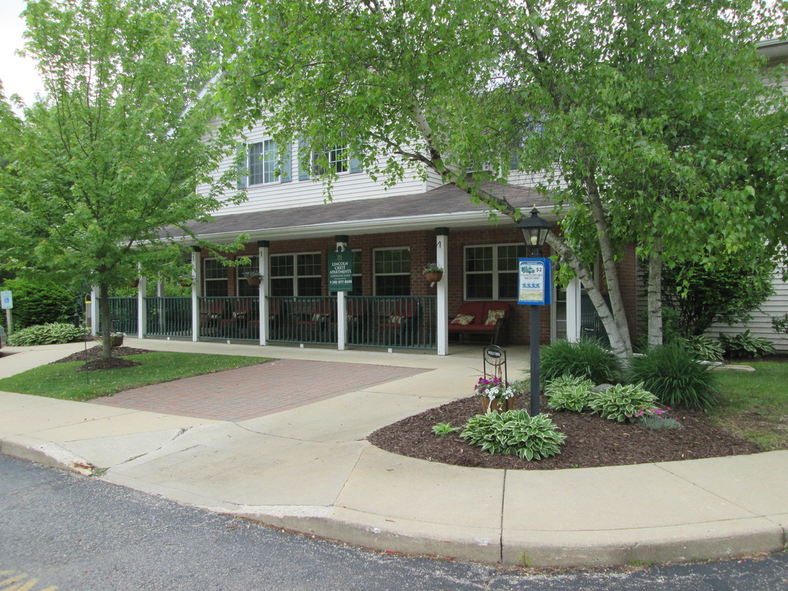 Primary Photo - Lincoln Crest Senior Apartments