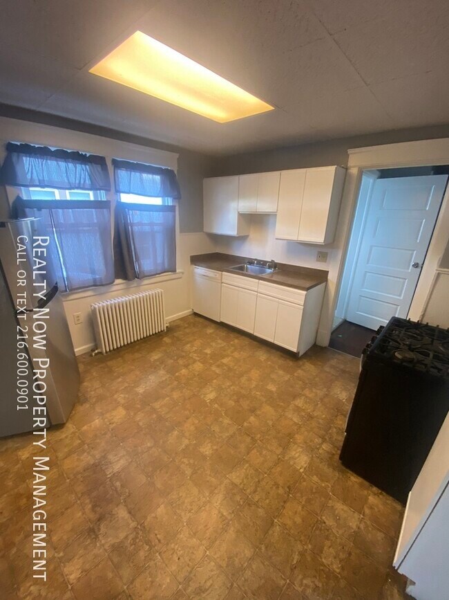 Foto del edificio - 9813 Greenview Ave