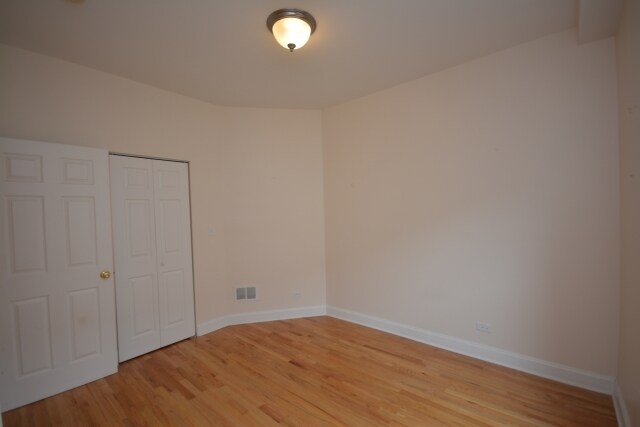 Building Photo - 1063 W Thorndale Ave