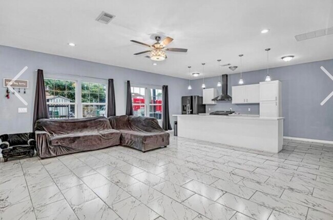 Photo - 301 Tabor St House