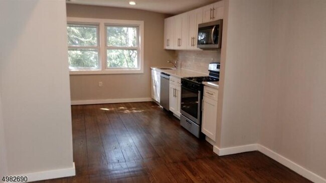 Building Photo - 283 Isabella Ave