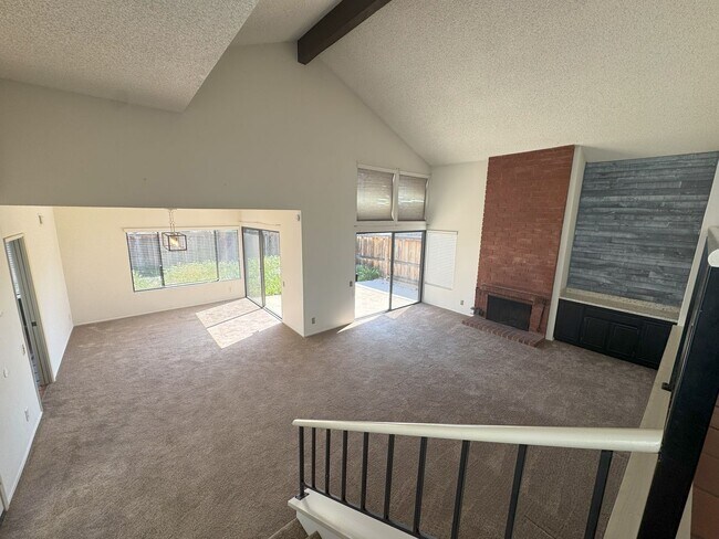 Building Photo - Air-conditioned split home in Country View...