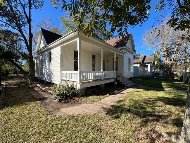 Building Photo - 875 N 4th St