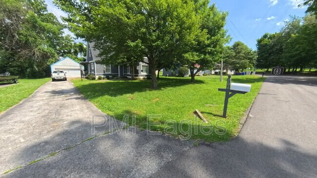 Building Photo - 504 Willow Ln