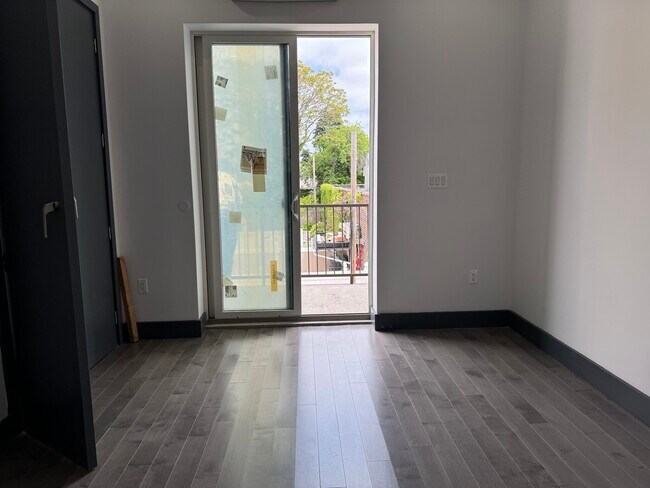 Foto del edificio - 657 Seneca Ave