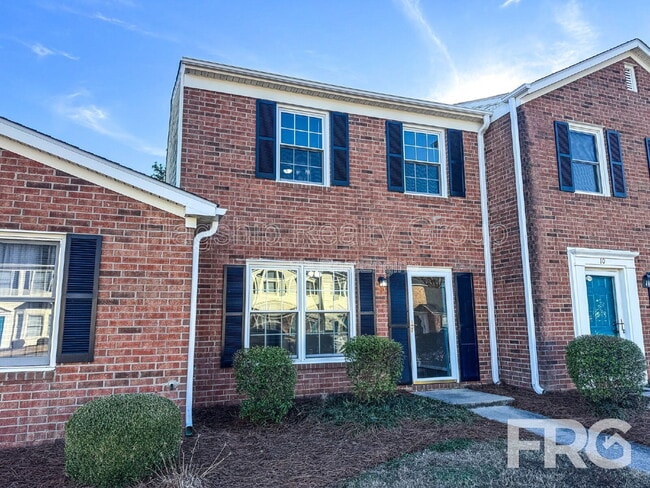 Building Photo - 2700 Thackery Rd