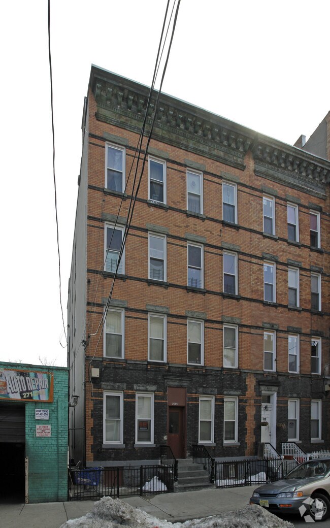 Building Photo - 2606 Central Ave