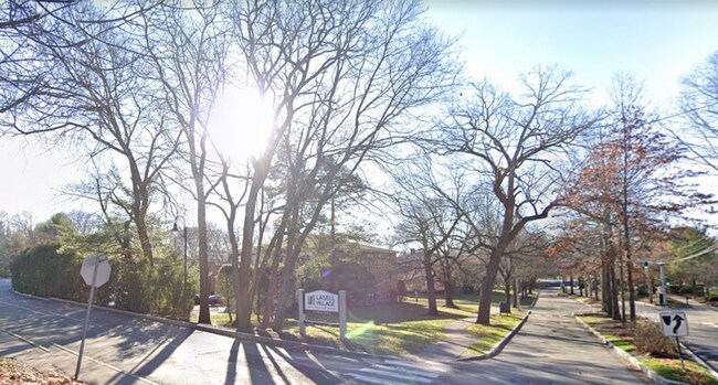 Foto del edificio - 1-Bedroom H & HW + Parking * Newton Riverside MBTA GL-D