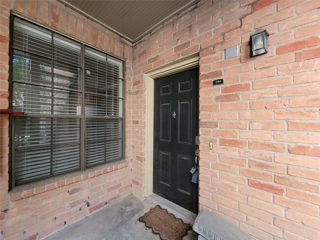 Building Photo - 2255 Braeswood Park Dr