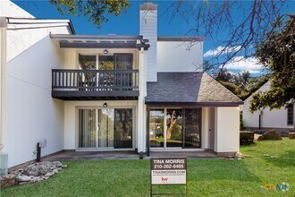 Building Photo - 1101 Parkview Dr