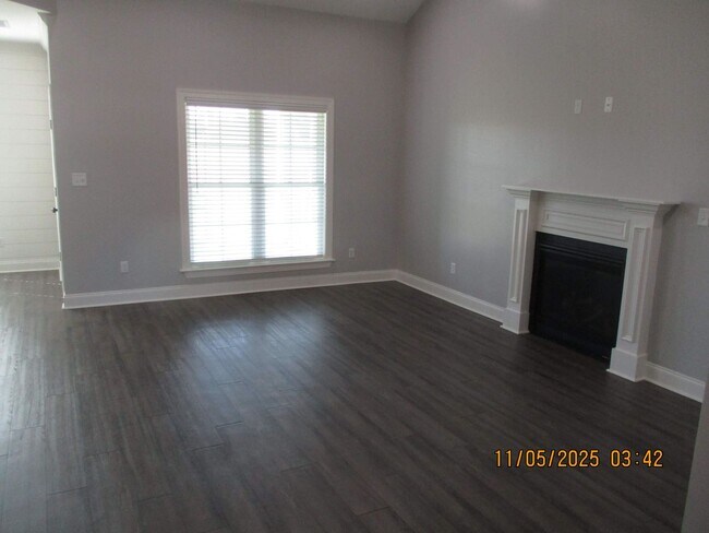 Building Photo - 112 Bermuda Ln