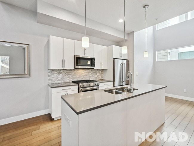 Building Photo - 2 Bedroom Townhome with Loft in Jefferson ...