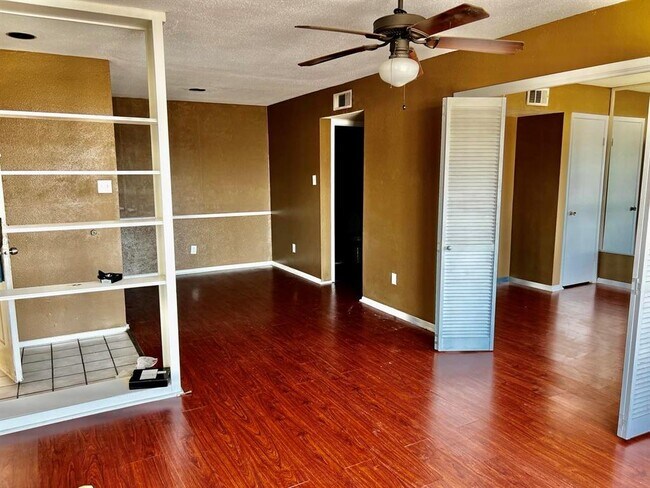 Foto del edificio - 2100 Wilcrest Dr