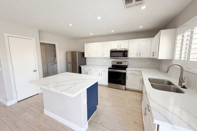 Foto del edificio - 11810 W Miami St