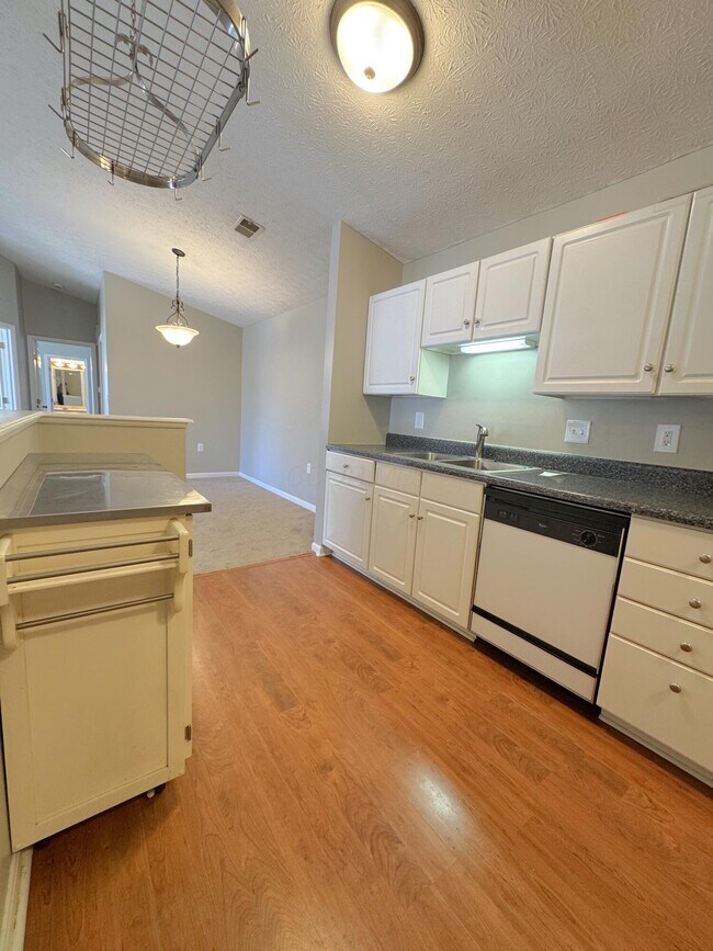 Foto del edificio - 6829 Meadow Creek Dr