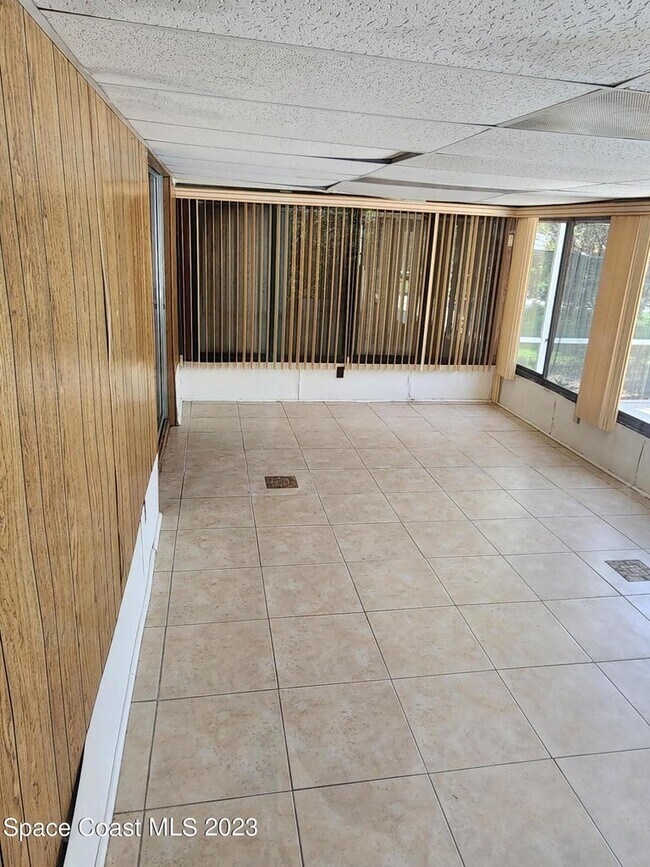 Building Photo - 1340 Mariposa Dr NE