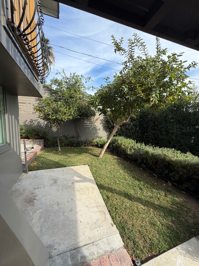 Foto del edificio - 2111 Montana St