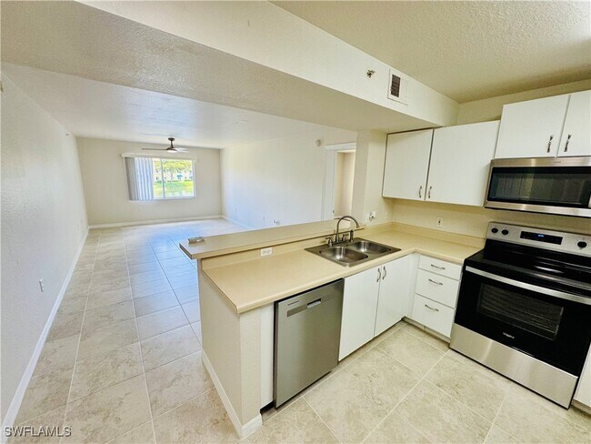 Building Photo - 8304 Key Royal Cir