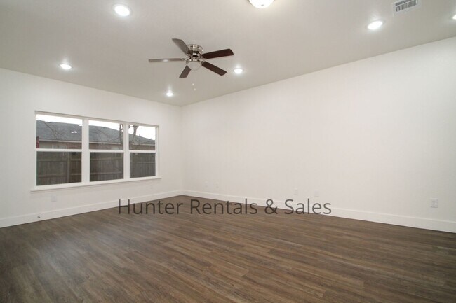 Foto del edificio - Upscale Three-bedroom Townhome!