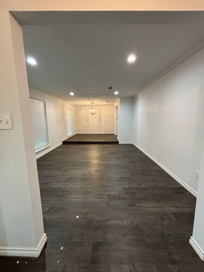 Foto del edificio - 6164 Waco Way